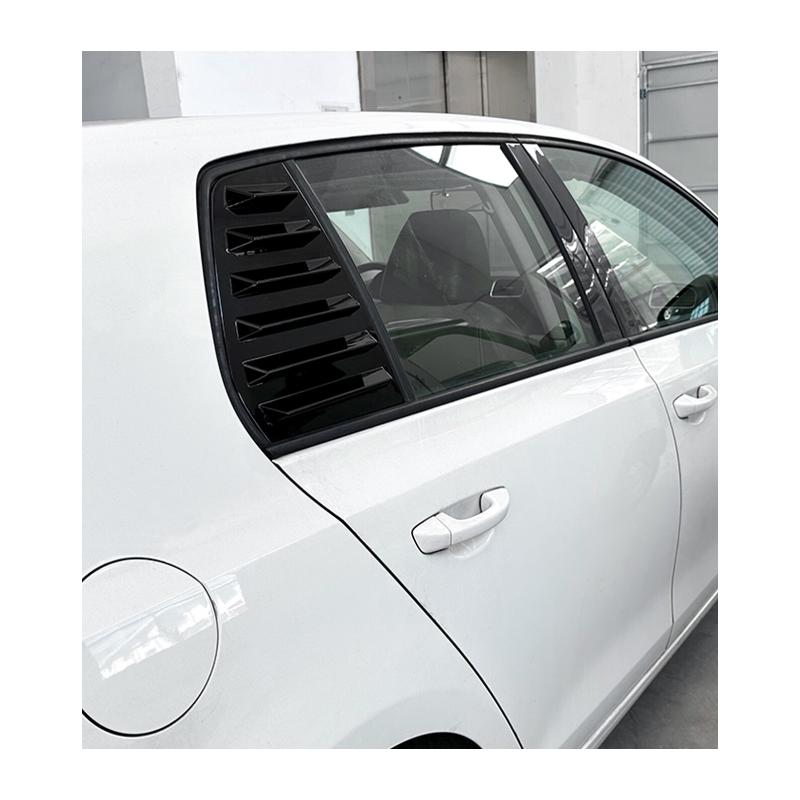Sportliche Tuning-Gitter für die hinteren Seitenfenster für den VW Golf 6 2009-2014.