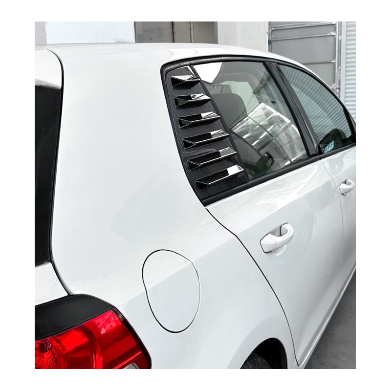 Sportliche Tuning-Gitter für die hinteren Seitenfenster für den VW Golf 6 2009-2014.